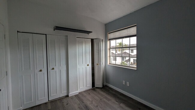 Foto del edificio - 721 SW 148th Ave