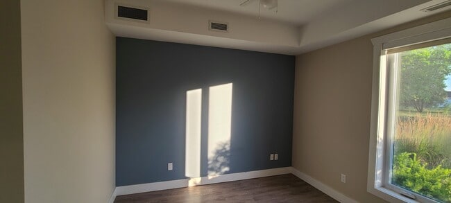 Building Photo - 550 Sandison St