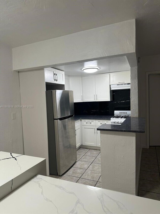 Foto del edificio - 1230 W 54th St