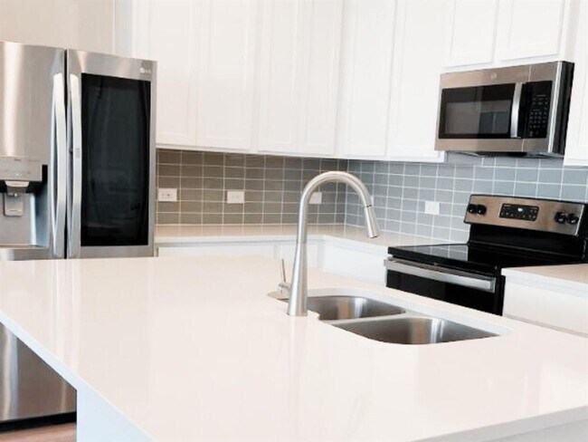 Foto del edificio - 15103 Ryman Rd