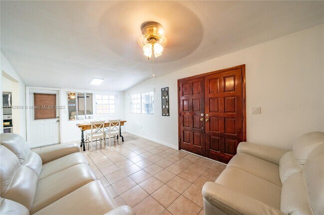 Foto del edificio - 2971 SW 16th Terrace