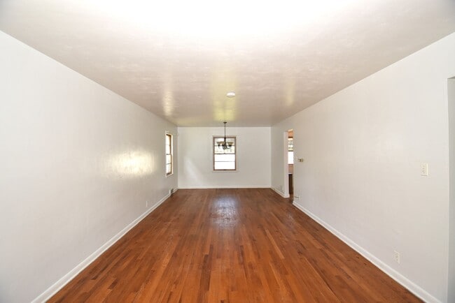 Building Photo - Mishawaka Near Parks 3 bedroom 2 bath home