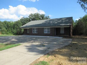 Building Photo - 800 Horseshoe Lake Rd