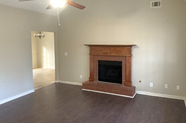 Building Photo - 50 Paces Landing Ln