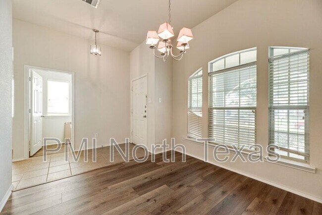Foto del edificio - 9705 Meadow Rue Dr