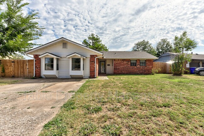 Building Photo - 1613 Briar Meadow Rd