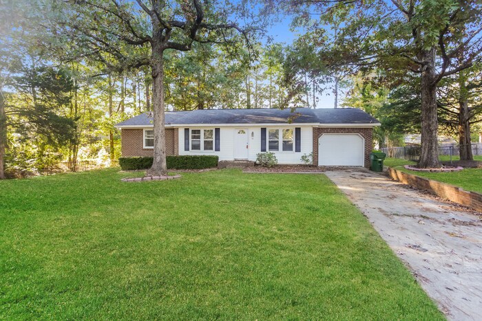 Primary Photo - 140 Little Hampton Dr
