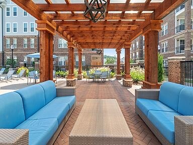Foto del edificio - 22415 Market St