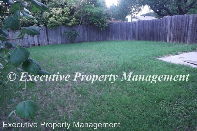 Building Photo - 2 br, 1 bath Apartment - 309 Sorrell Drive