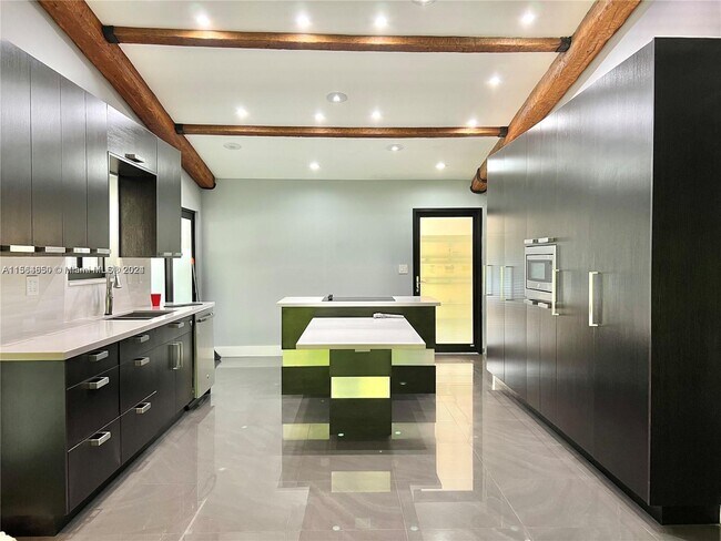 Foto del edificio - 9331 NW 48th Doral Terrace