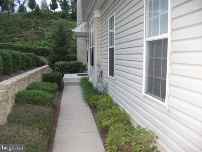 Photo - 218 Silverbell Ct Townhome