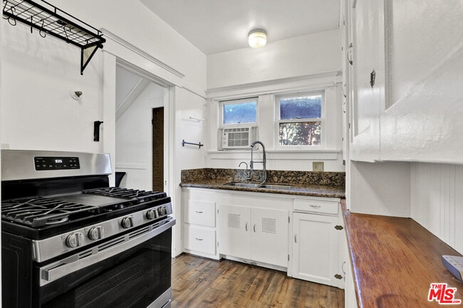 Building Photo - 1340 W 30th St