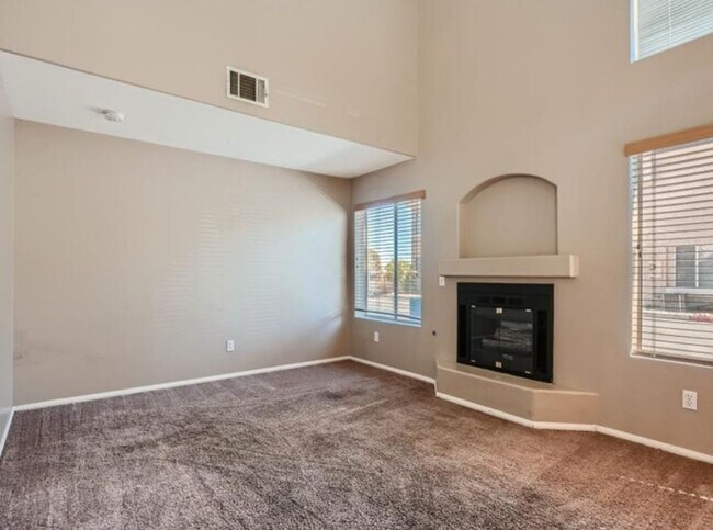 Building Photo - 3950 S Sandhill Rd