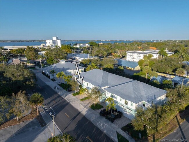 Foto del edificio - 411 SE High School Ave