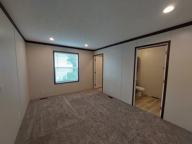 Building Photo - 195 Gem St