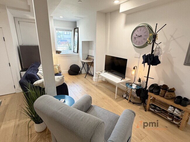 Building Photo - Spacious 2-Bed, 2-Bath Haven in the Heart of San Francisco – 1,050 Sq Ft of Urban Living!