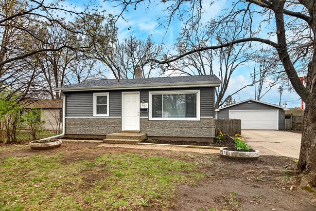 Foto del edificio - 903 Merrill Ave