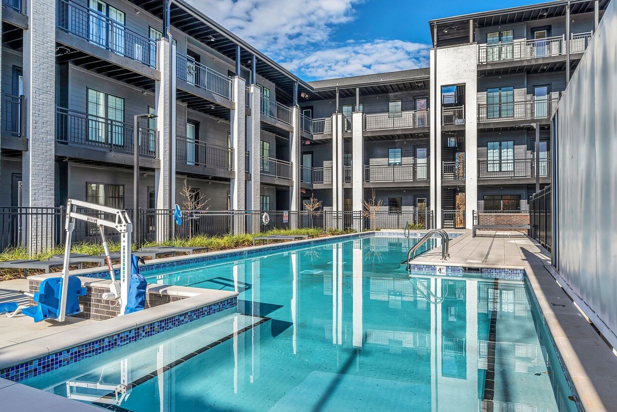 Foto principal - High View Flats 2 Bedroom Condo