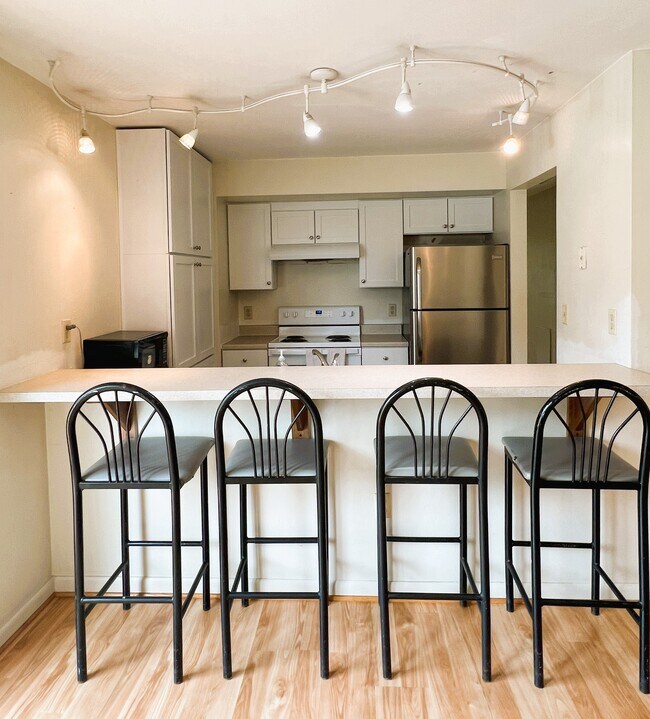 Building Photo - 811 Cascade Ct