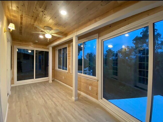 Un enorme solárium privado con vistas impresionantes, - 2660 Broken Feather Ln
