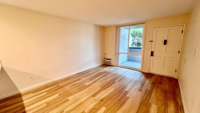 Foto del edificio - Move-In Ready Serra Mesa 3BR/2BA Condo, Newly Remodeled with Offstreet Parking