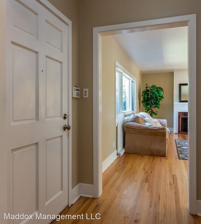Foto del edificio - 3 br, 2 bath House - 420 Spruce Street NE