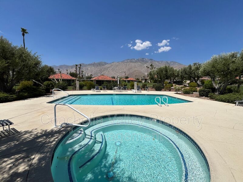 Primary Photo - 643 N Vía Acapulco