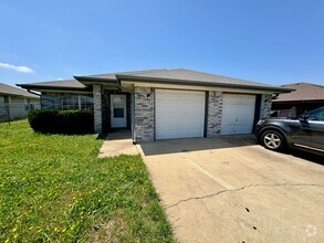Building Photo - 4601 Wade Dr