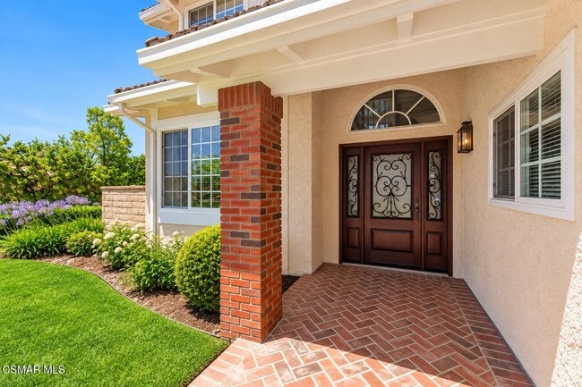 Building Photo - 5801 Middle Crest Dr