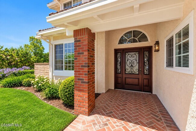 Foto del edificio - 5801 Middle Crest Dr