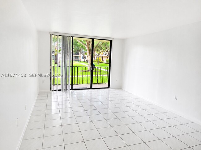 Building Photo - 13020 SW 92nd Ave