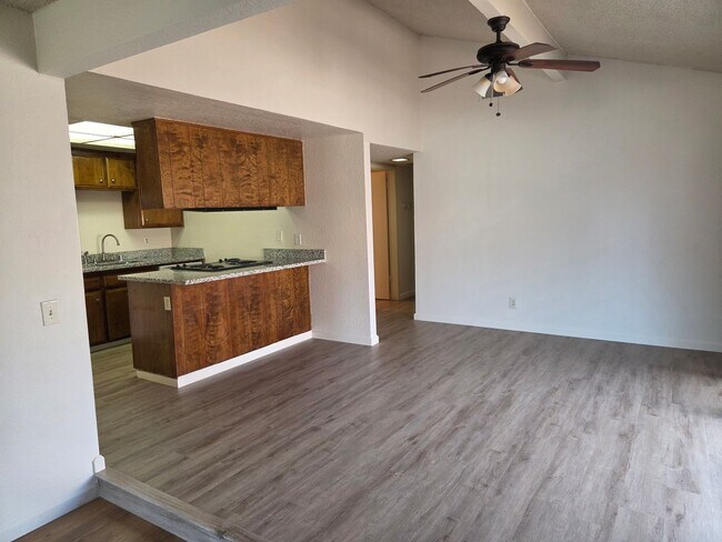 Foto del edificio - 9669-9671 Lake Natoma Drive