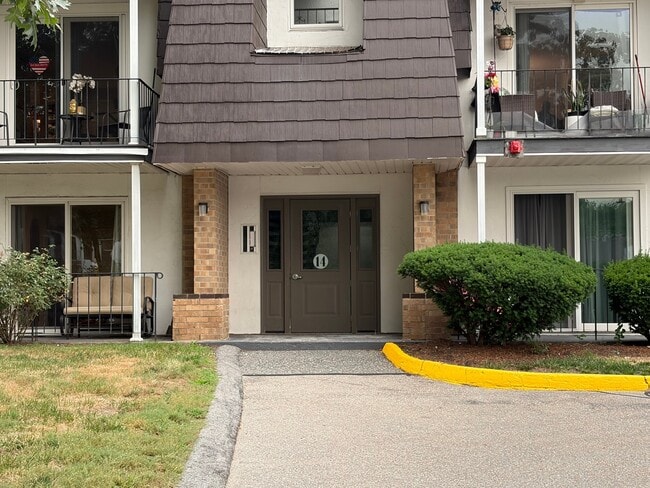 Foto del edificio - 14 Shadowbrook Ln