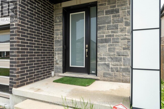 Building Photo - 301 Freure Dr