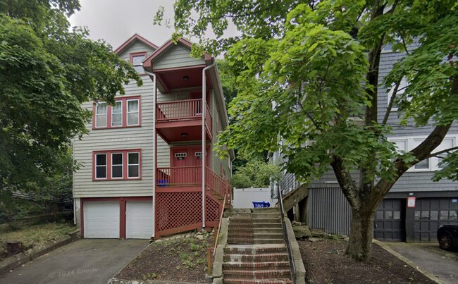 Building Photo - 120 Hillside St