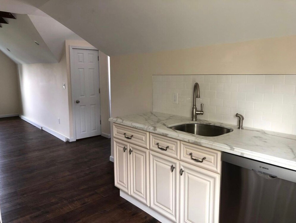 Primary Photo - 164 Ashford Ave