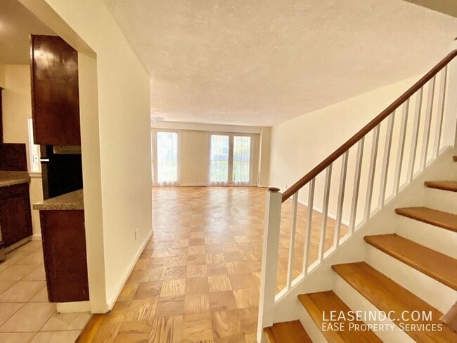 Photo - 259 G St SW House