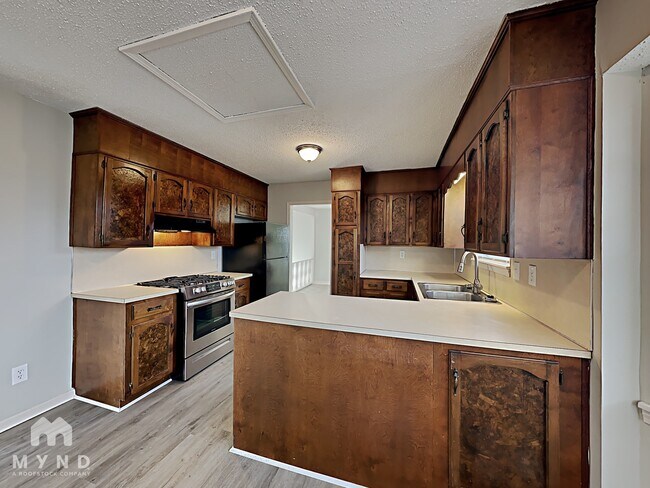 Building Photo - 9925 Miller Ave