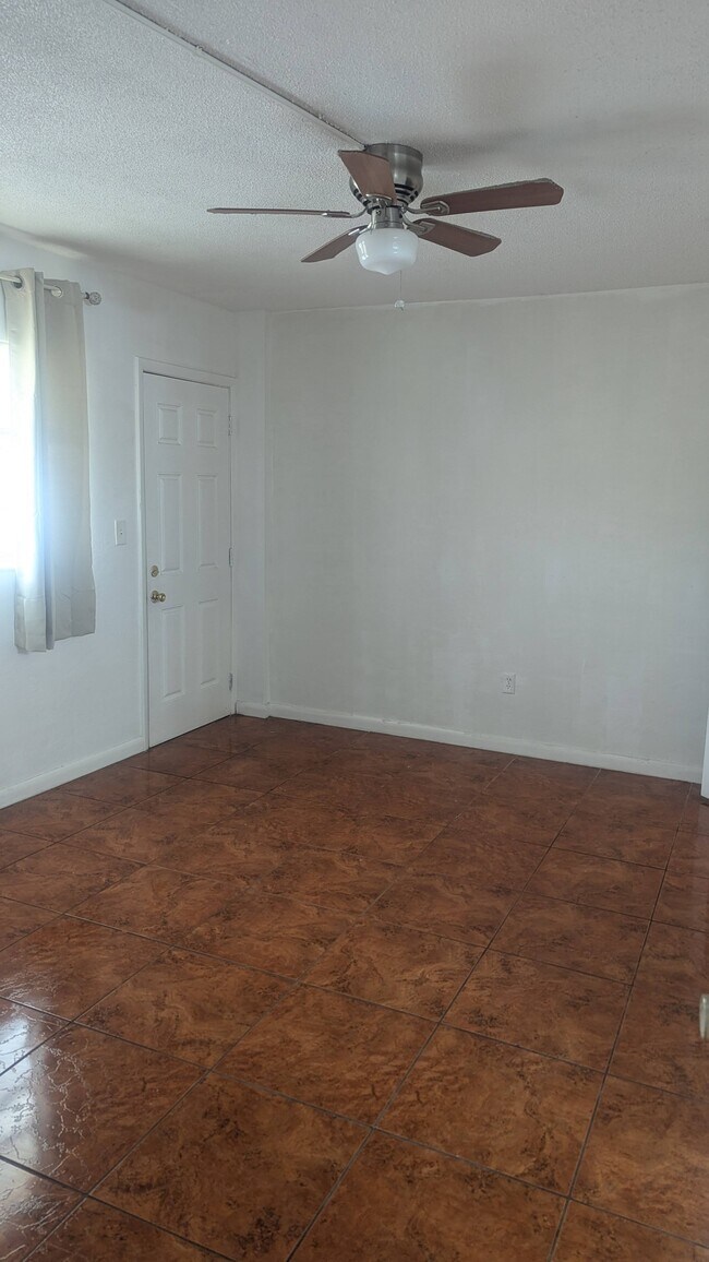 Foto del edificio - 20400 NW 7th Ave