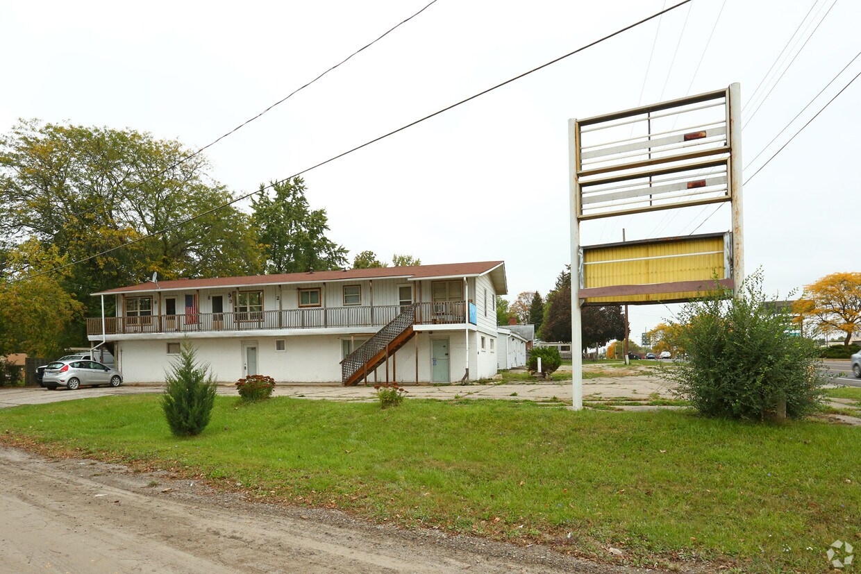 3418 Fenton Rd, Flint, MI 48507 Apartments in Flint, MI