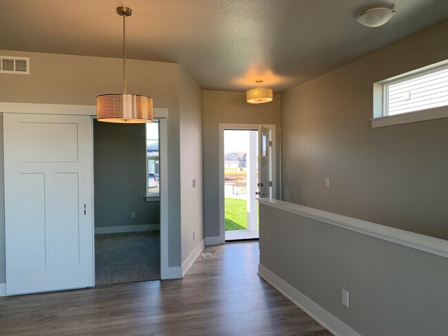 Building Photo - 780 McIntosh Ct