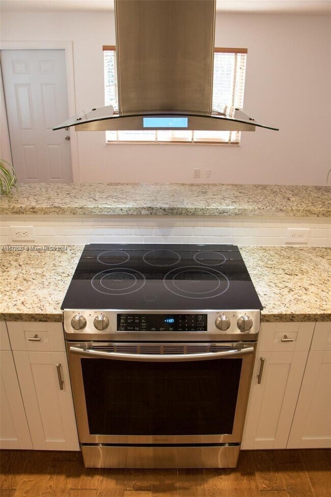 Building Photo - 3343 Franklin Ave