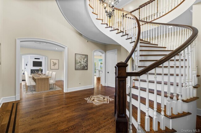 Building Photo - 2 Heathcote Dr