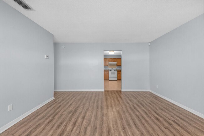Foto del edificio - Charming 2-Bedroom Townhome – $1,550/mo