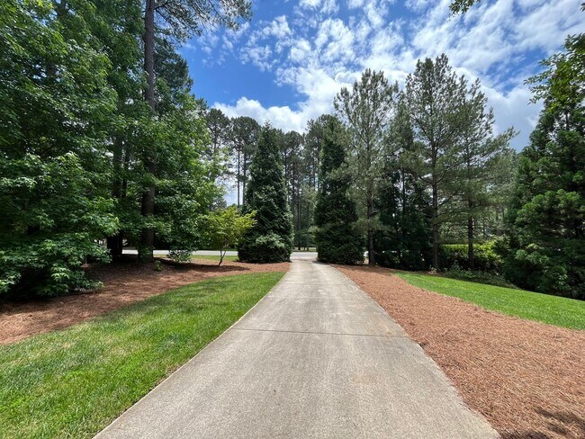 Foto del edificio - Incredible 4BD, 6.5BA Raleigh Home Near Fa...
