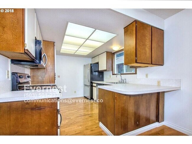 Foto del edificio - Modern 3-Bedroom Home with Stainless Steel...