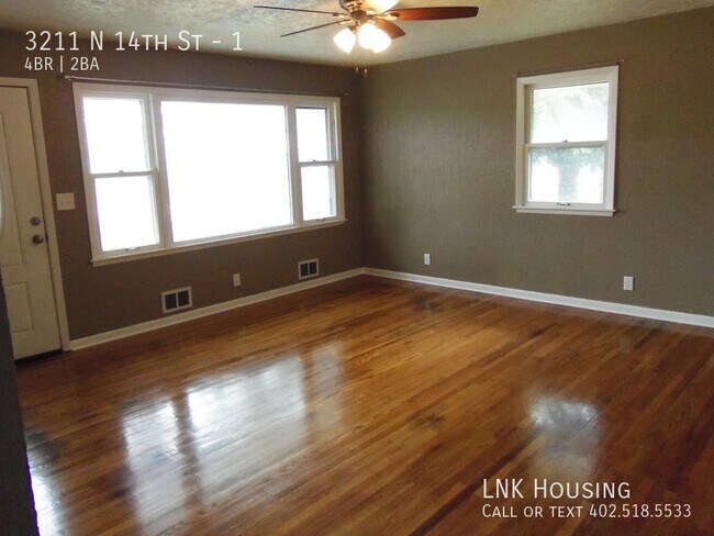 Building Photo - Quiet back yard!  4 bedroom, 2 bath.  Over...