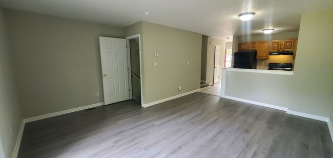 Foto del edificio - 118 Tanbark Dr