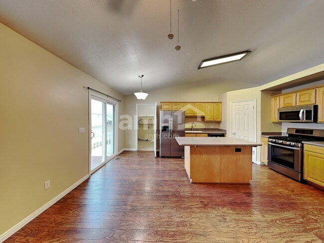 Foto del edificio - 120 S 1660 W