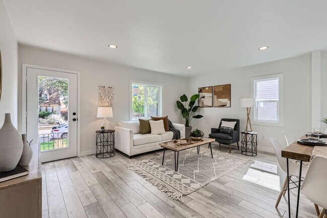 Foto del edificio - 3711 S Sherman St